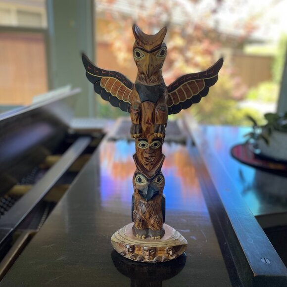 Totem pole-hand carved and hand painted - Picture 2 of 2